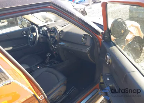 2018 Mini Countryman Cooper z USA, uszkodzony, nr VIN WMZYV5C34J3E04462